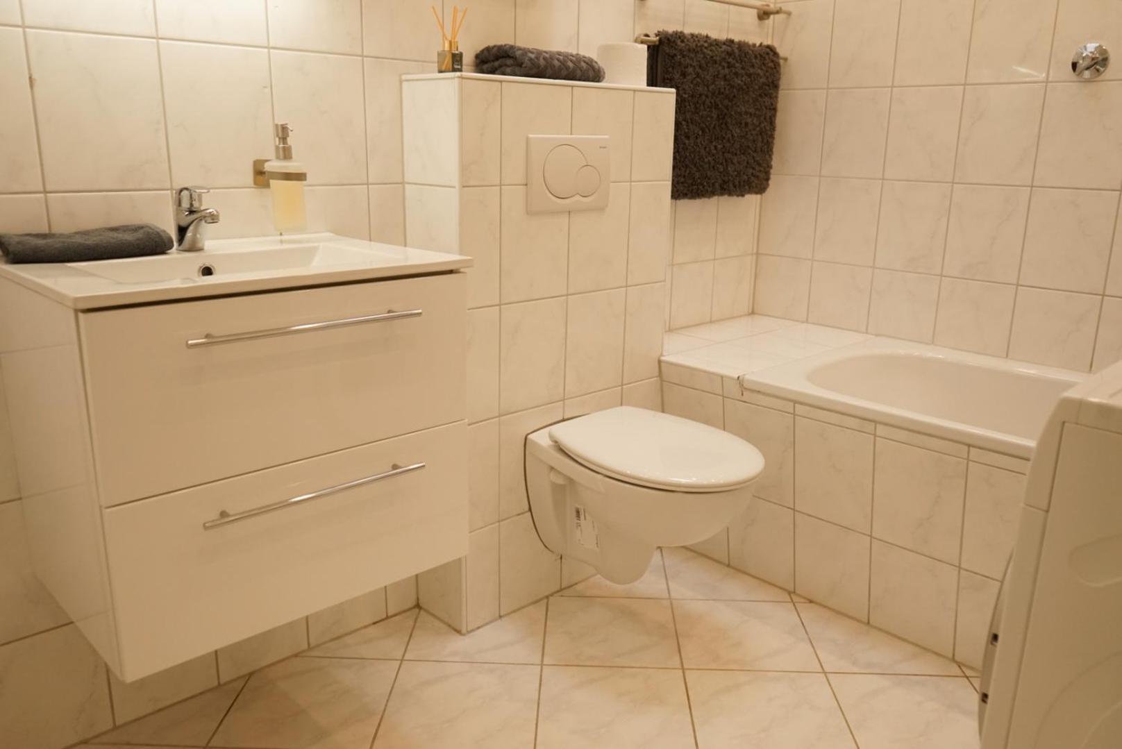 Moeblierte 3-Zimmer-Wohnung Nahe Duesseldorf In Duisburg-Sued エクステリア 写真