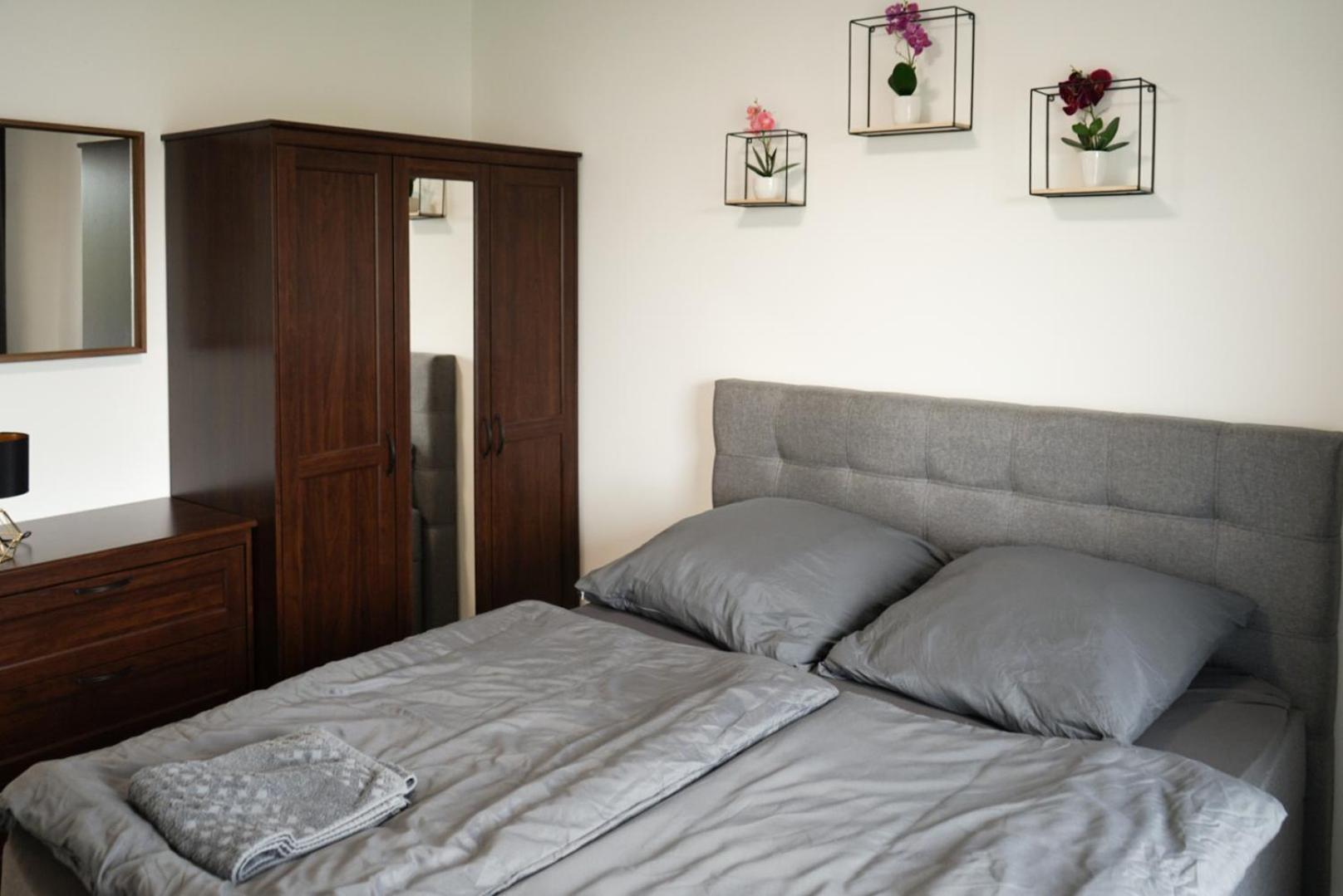 Moeblierte 3-Zimmer-Wohnung Nahe Duesseldorf In Duisburg-Sued エクステリア 写真